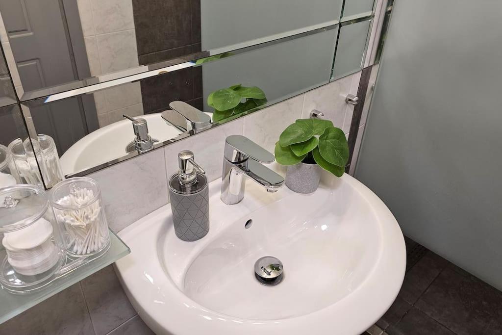 Artistico Two-Bedroom Apartment In Kolonaki Atene Esterno foto